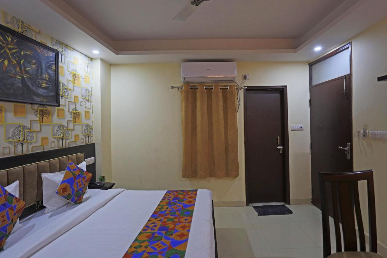 Airport Hotel Rosewood New Delhi Exterior photo