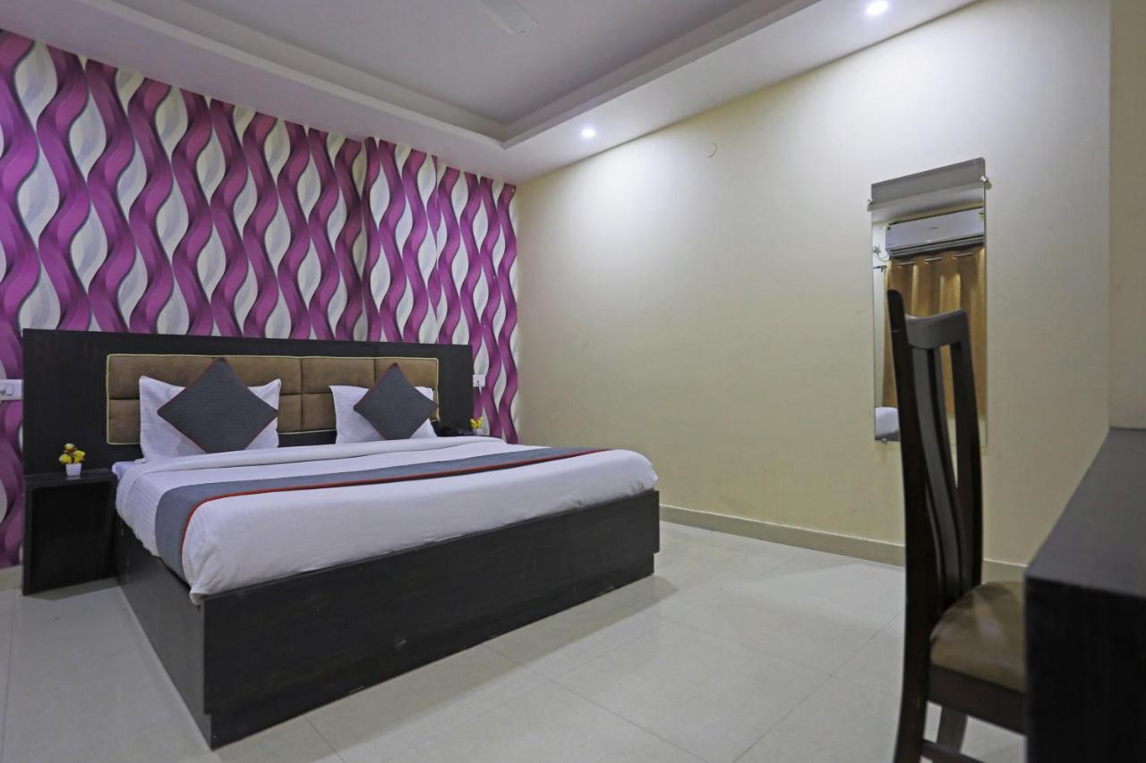 Airport Hotel Rosewood New Delhi Exterior photo